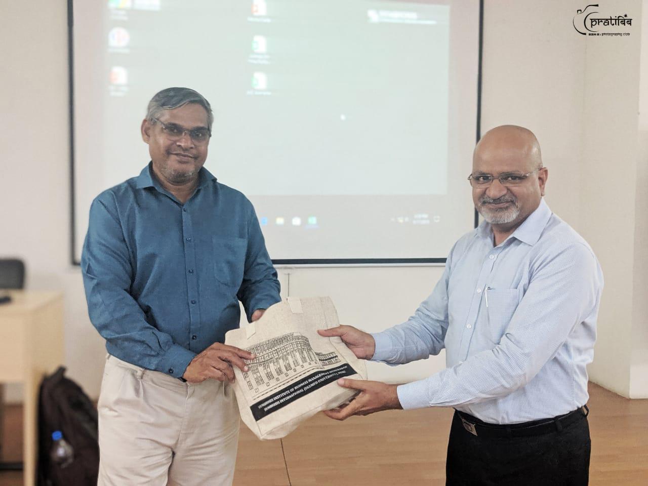 SIBM-Hyd Faculty felicitating Mr. Uday Bhate